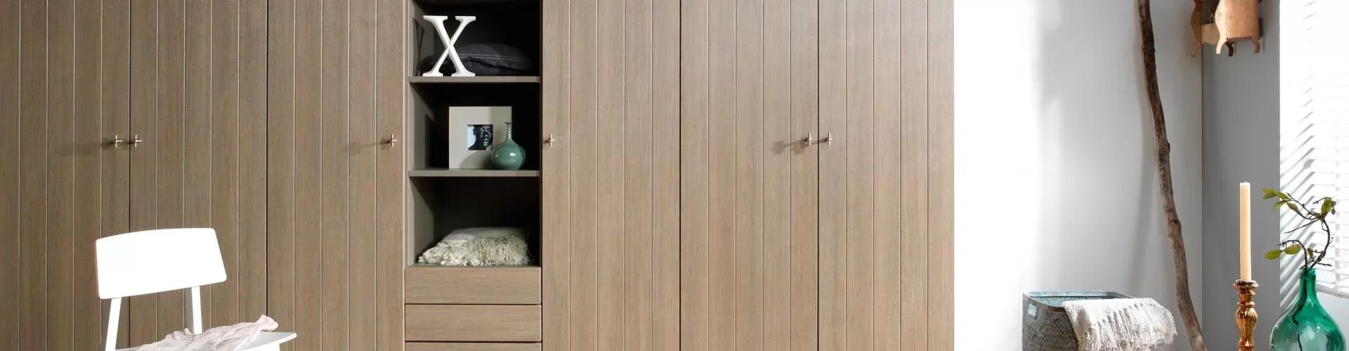2095-maatwerkkasten_draaideurkast-header.webp 2095-maatwerkkasten_draaideurkast-header.webp